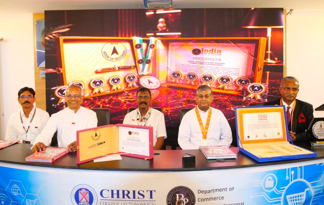 ക്രൈസ്റ്റ് കോളജിലെ ബികോം പ്രഫഷണല്‍ വിഭാഗം, കൊമേഴ്‌സിയത്തോണ്‍ 900 എന്ന പേരില്‍ സംഘടിപ്പിച്ച സെമിനാര്‍ റെക്കോര്‍ഡ് നേട്ടം കരസ്ഥമാക്കി.