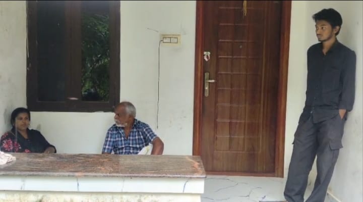 മുന്നറിയിപ്പില്ലാതെ ജപ്തി, രോഗിയും കുടുംബവും കനത്ത മഴയത്ത് സ്വന്തം വീടിന്റെ ഉമ്മറത്ത് കഴിച്ചുകൂട്ടി; ഉജ്ജീവൻ മൈക്രോ ഫിനാൻസിനെതിരെ പ്രതിഷേധം ശക്തം