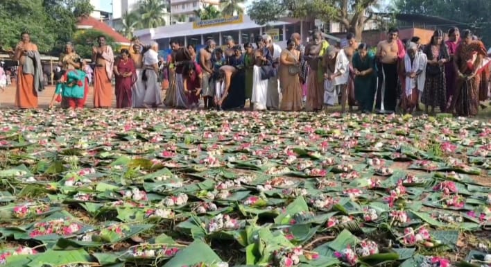 കർക്കിടകവാവിനോടനുബന്ധിച്ച് തൃശൂരിലെ പ്രധാന ക്ഷേത്രങ്ങളിലും, കടവുകളും ബലിതർപ്പണം നടന്നു.