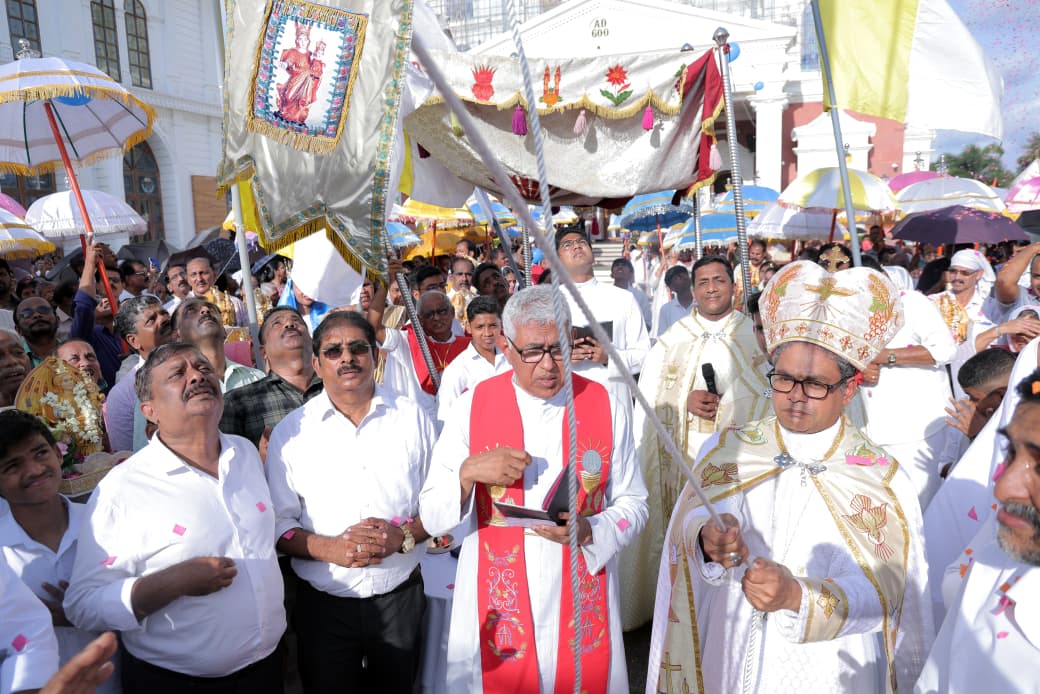 പരിശുദ്ധ കന്യക മാതാവിന്റെ സ്നേഹത്തണലിൽ കുടുംബങ്ങൾ; ചാലക്കുടി ഫൊറോന പള്ളിയിൽ പിറവിതിരുനാൾ ആഘോഷങ്ങൾക്ക് തുടക്കം
