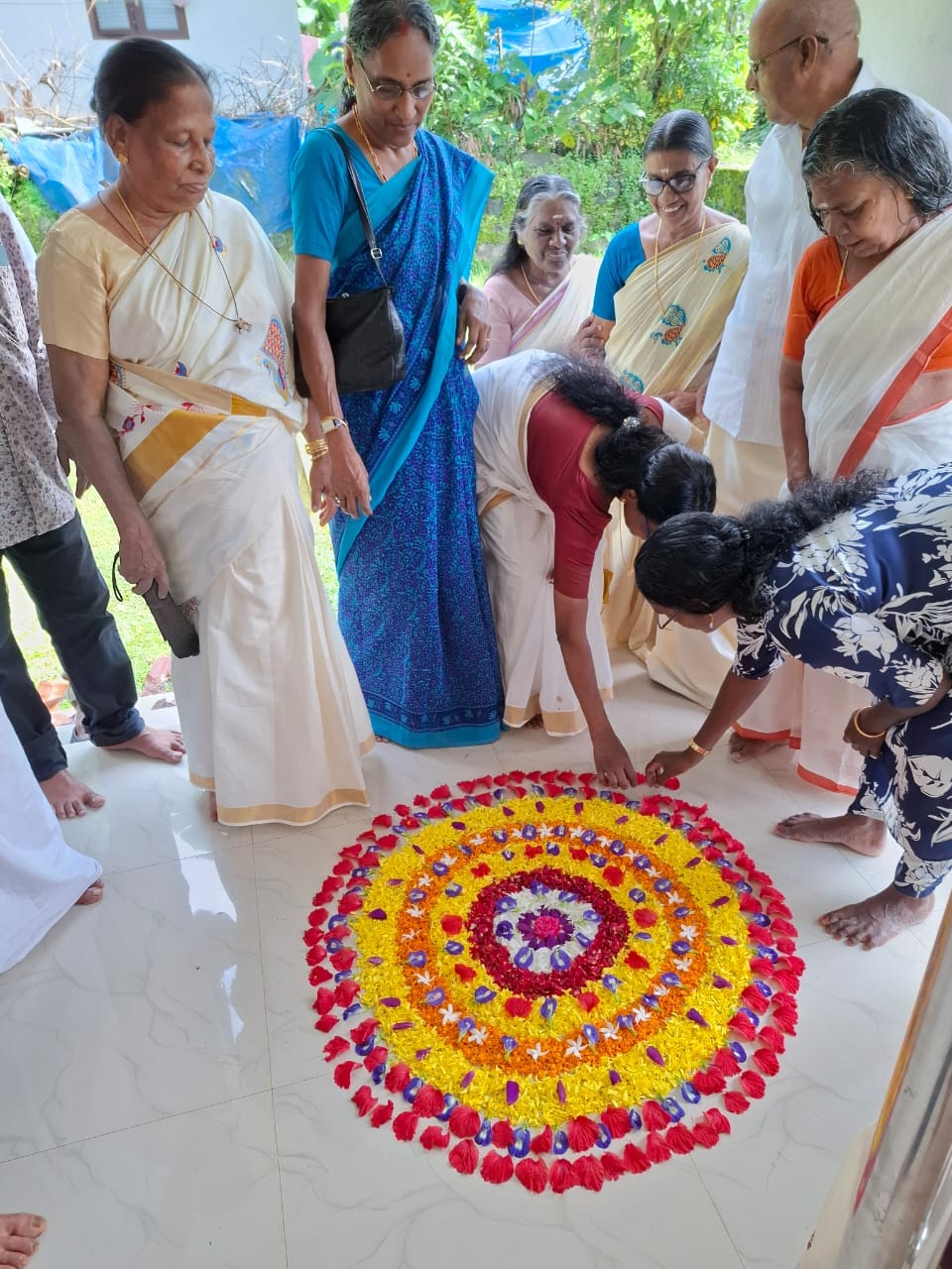 നന്ദനം വയോജന ക്ലബ്ബിന്റെ ഓണാഘോഷം വർണാഭമായി