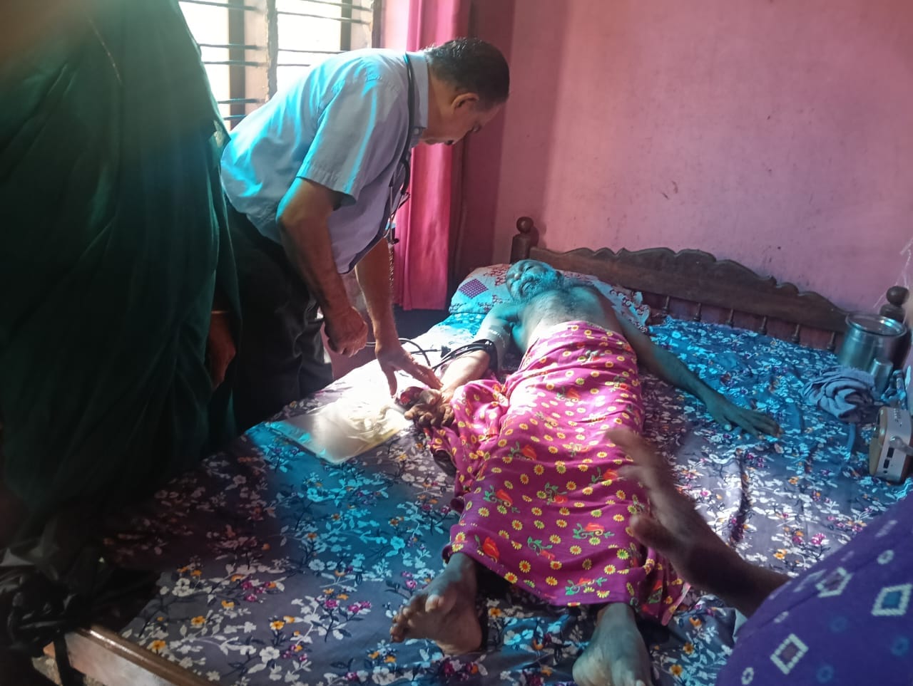 ഷോക്കേറ്റ് നിലത്ത് വീണ തൊഴിലാളിയുടെ ദുരിതത്തിന് 11 വർഷം കാലുകൾ തളർന്ന് കിടപ്പിലായ സുധാകരന് ഇന്നും കാത്തിരിപ്പ്; ആശ്വാസമായി കാരുണ്യ സോഷ്യൽ വർക്കിങ് ഗ്രൂപ്പിന്റെ കൈത്താങ്ങ്