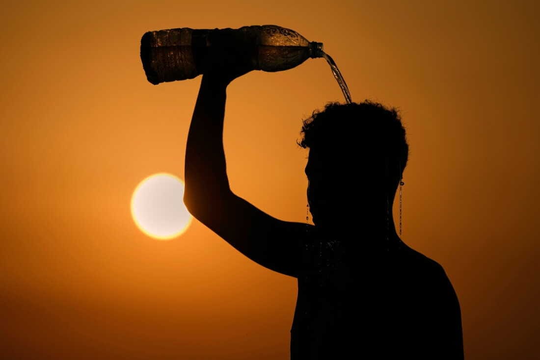 സംസ്ഥാനത്ത് പൊതുവെ ചൂട് വർധിച്ചു വരുന്ന സാഹചര്യത്തിൽ പൊതുജനങ്ങൾക്കായി സംസ്ഥാന ദുരന്ത നിവാരണ അതോറിറ്റി പുറപ്പെടുവിക്കുന്ന ജാഗ്രത നിർദേശങ്ങൾ.