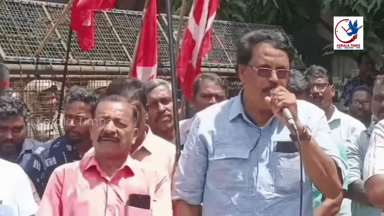 ചാലക്കുടി എം.എൽ.എ.സനീഷ് കുമാർ രാജിവയ്ക്കണം: സി.പി.ഐ.എം