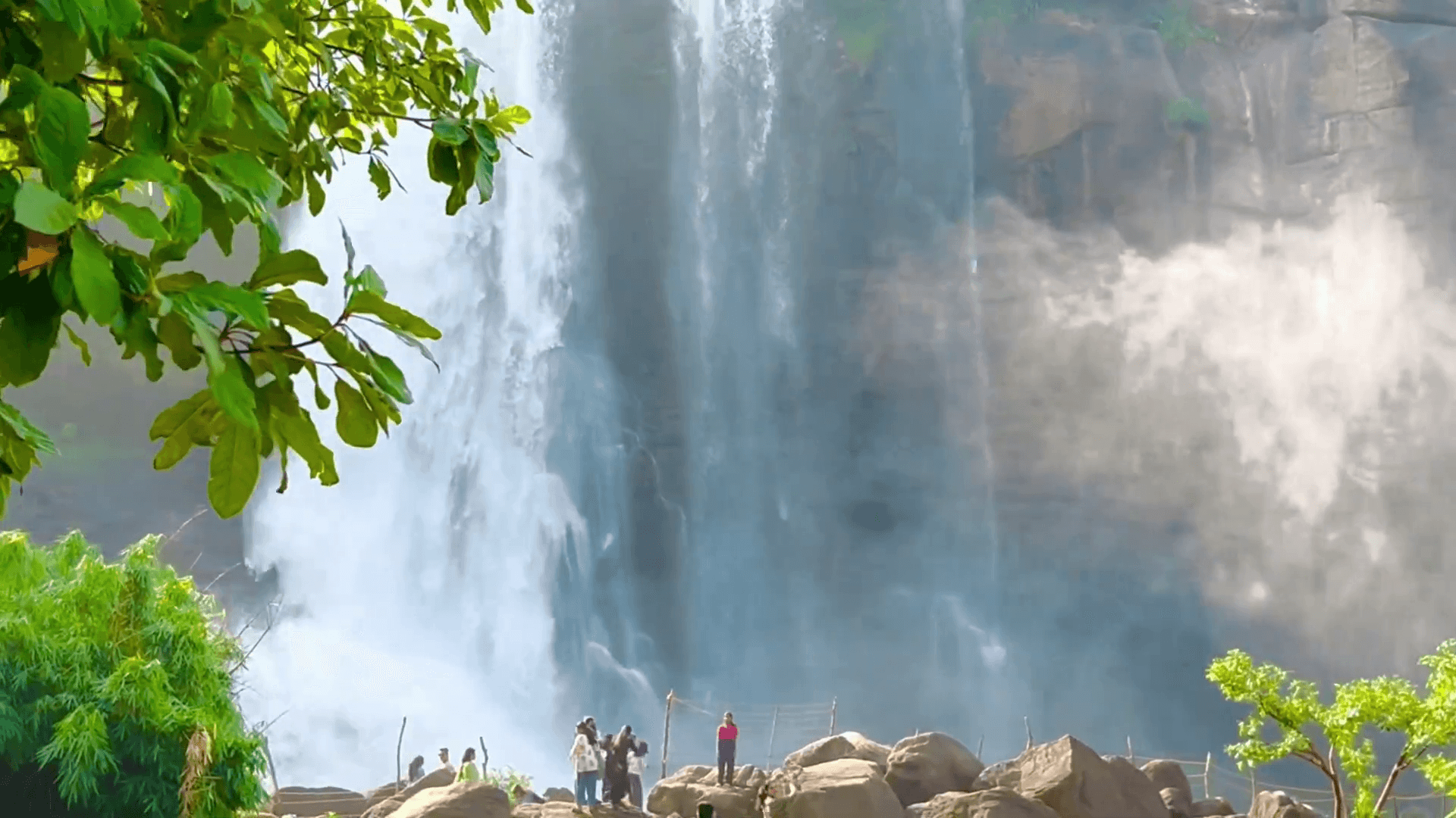 അതിരപ്പിള്ളി ജലവൈദ്യുത പദ്ധതി നടപ്പാക്കണം