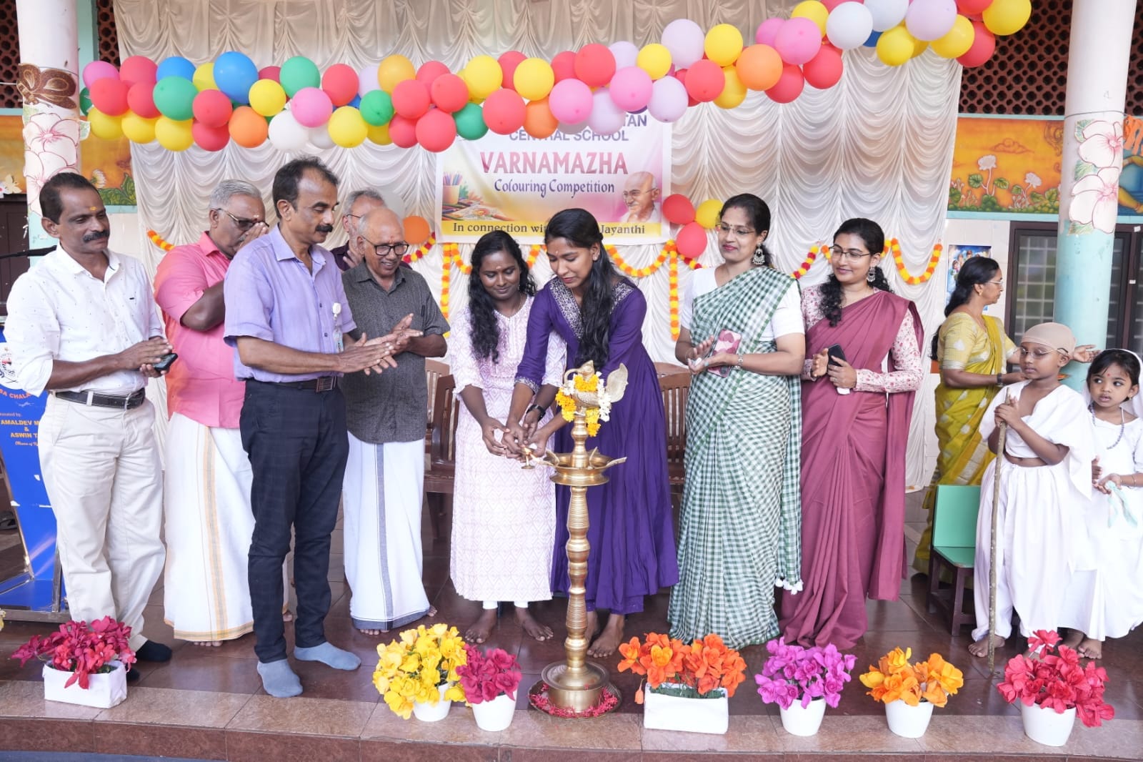 വ്യാസവിദ്യാനികേതനിൽ കുഞ്ഞുപ്രതിഭകളുടെ ‘വർണ്ണമഴ’
