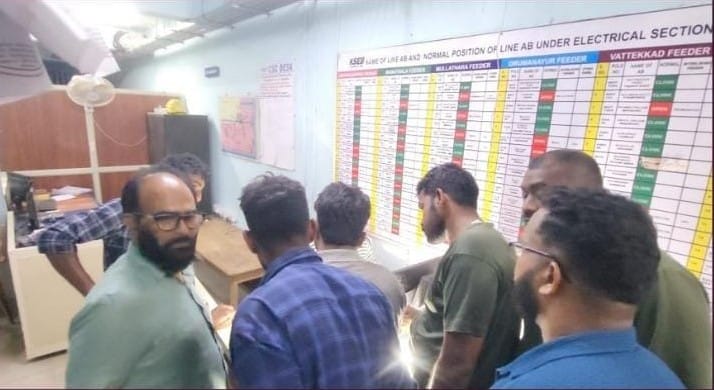 കാറ്റിനെ തുടർന്ന് വൈദ്യുതി തടസ്സം; ചാവക്കാട് കെഎസ്ഇബി ഓഫീസിൽ സംഘർഷം.