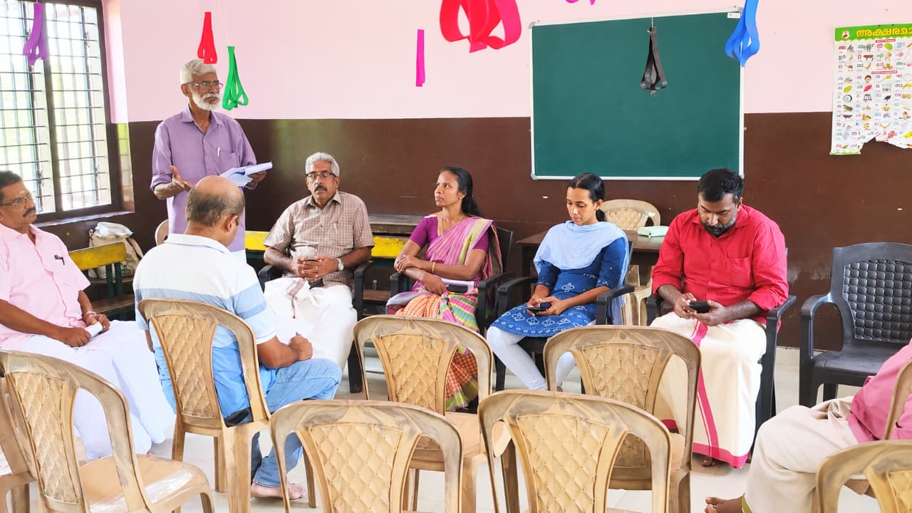 ചാലക്കുടി റെയിൽവേ സ്റ്റേഷനിൽ ‘അതിരപ്പിള്ളിയിലേക്ക് പോകാൻ ഇവിടെ ഇറങ്ങുക’ ബോർഡ് വേണം